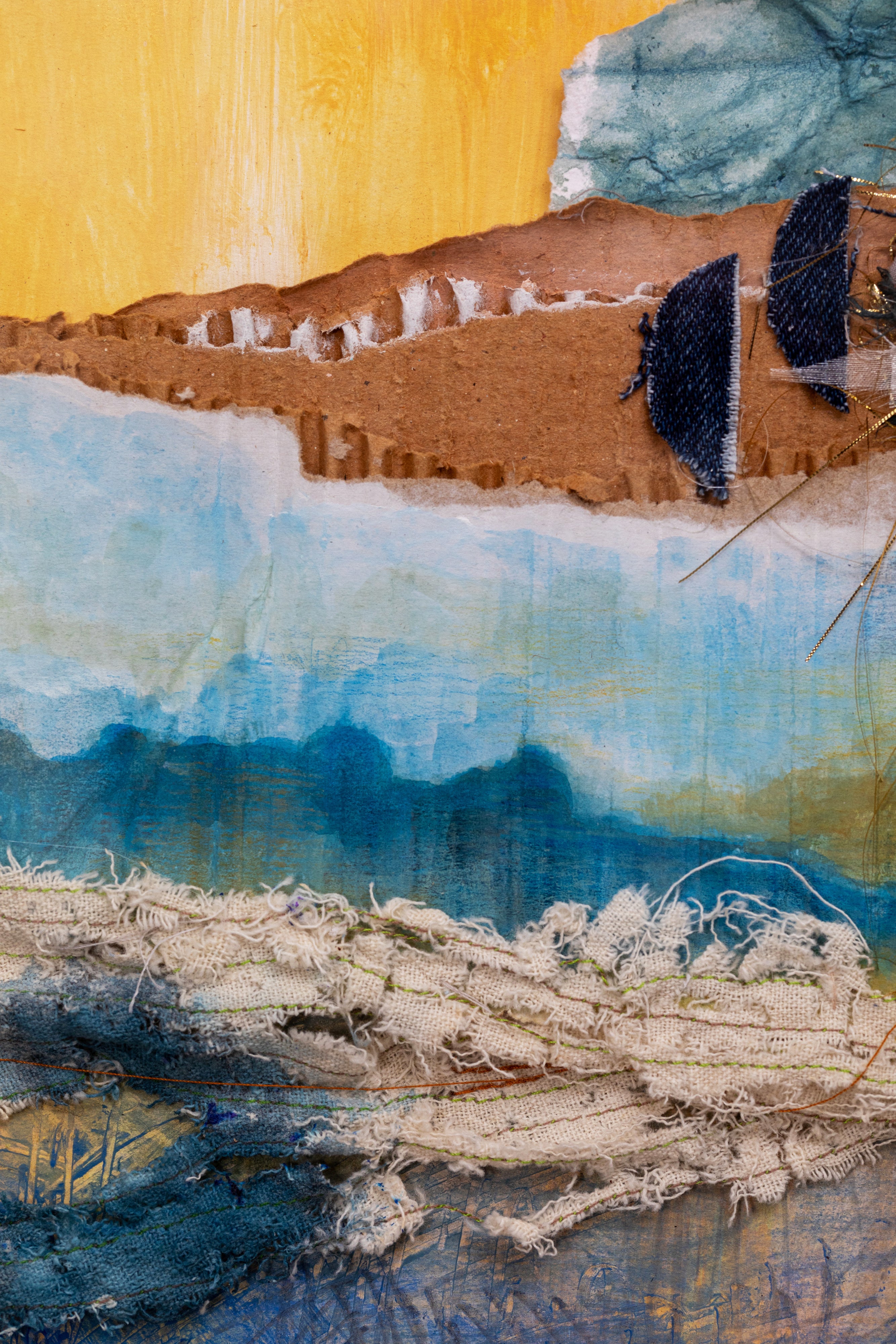 אמנות טקסטיל עגולה_ ענני מדבר