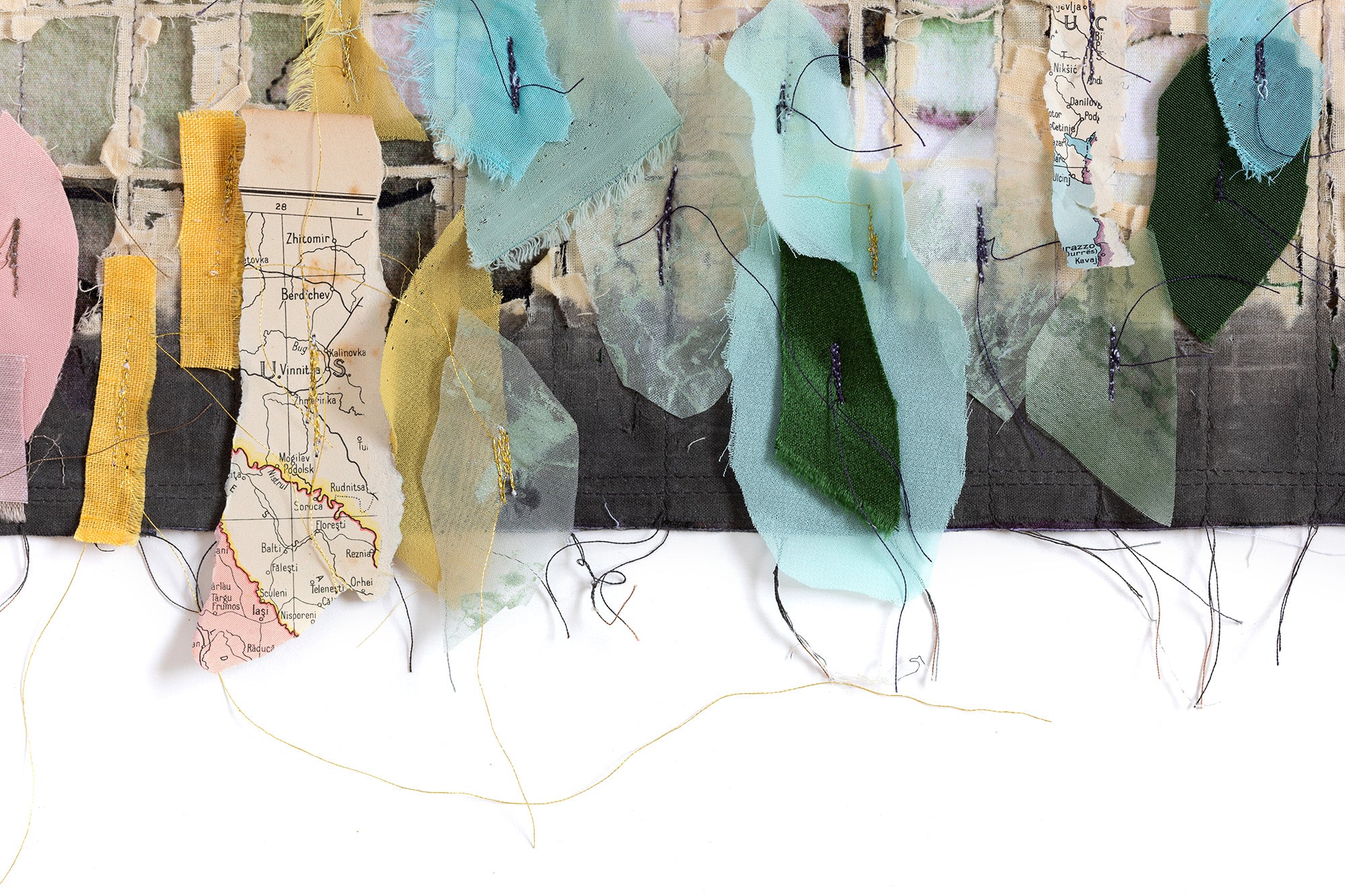 אור יום – יצירת אמנות מופשטת בטקסטיל