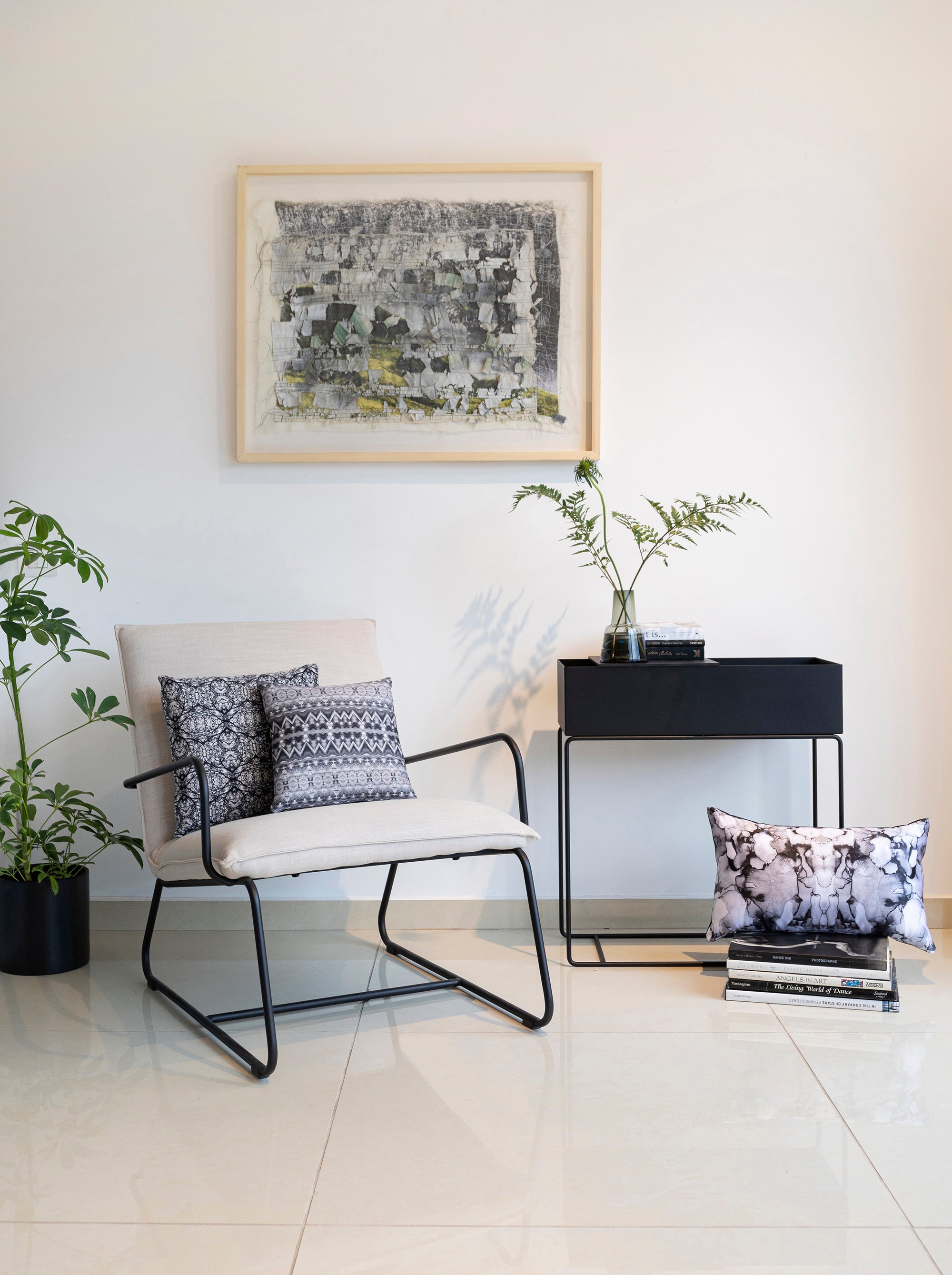 כרית אבסטרקט צבעי מים שחור לבן